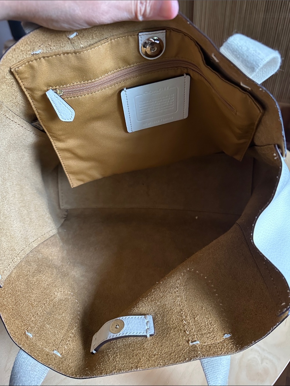 Coach Cream Leather Tote with Signature Gold Tag - Picture 3 of 6